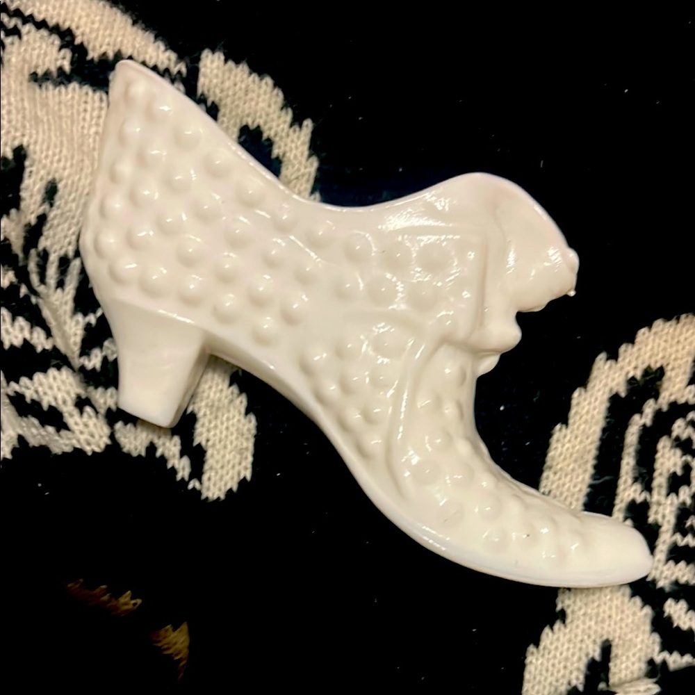Fenton Milk glass Elegant White Textured Women's Shoe